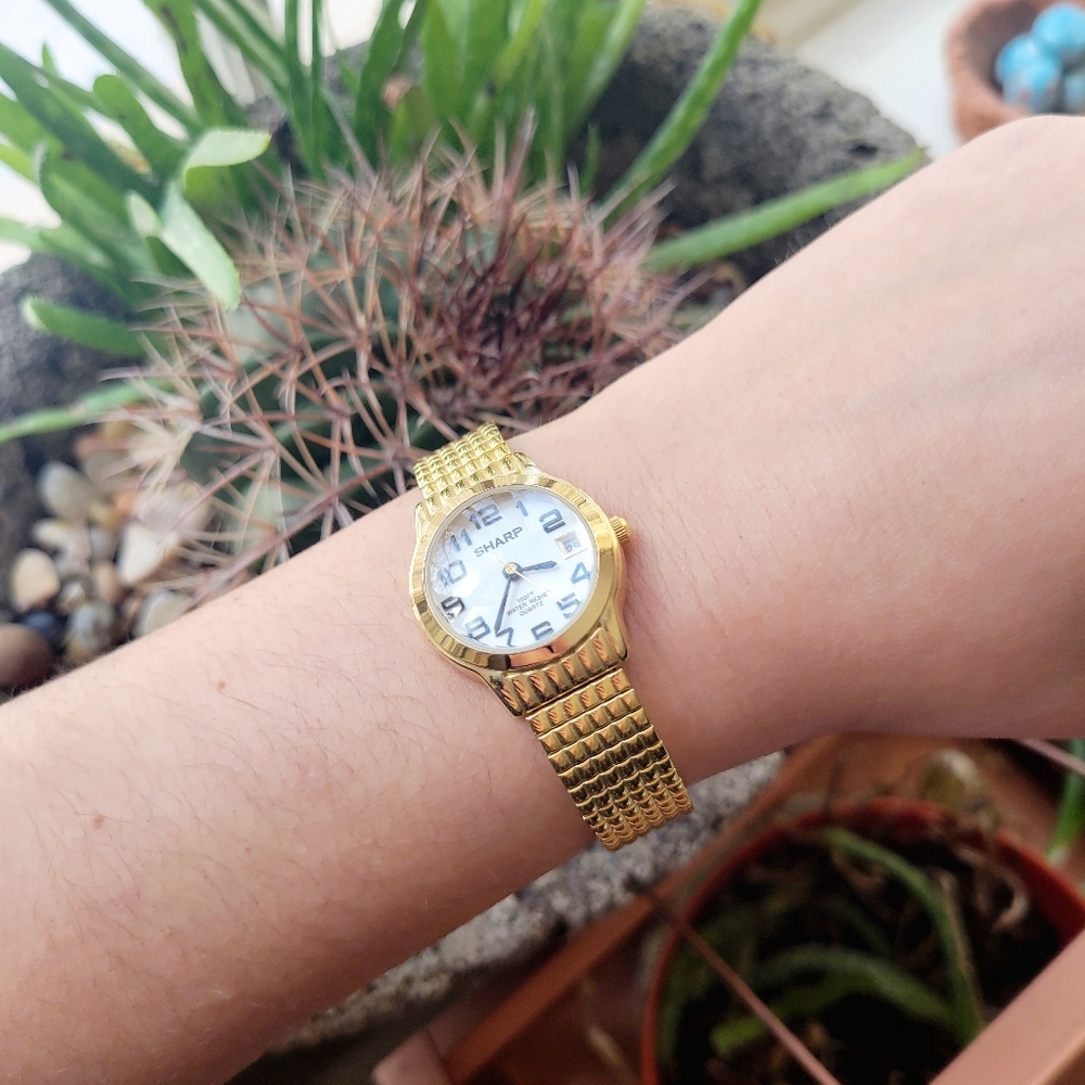 Sharp Gold Calendar Round Stretch Watch - Picture 7 of 10